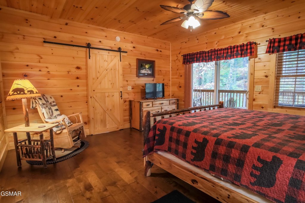 Sevierville, Tennessee, 37862, United States, 2 Bedrooms Bedrooms, ,2.5 BathroomsBathrooms,Residential,Forsale,1999461