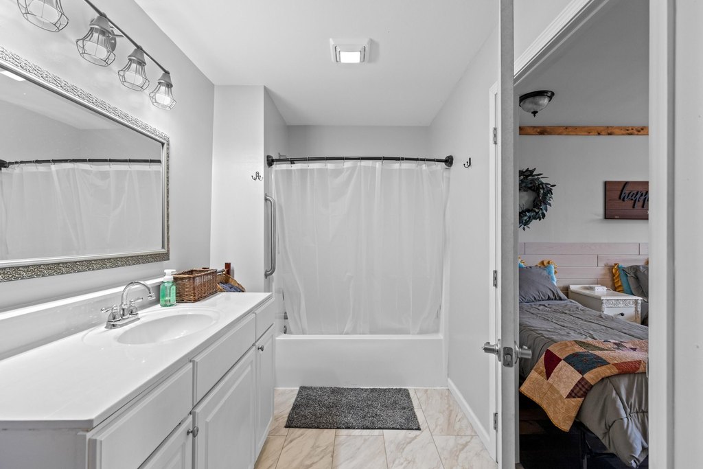 Russellville, Tennessee, 37860, United States, 5 Bedrooms Bedrooms, ,5.5 BathroomsBathrooms,Residential,Forsale,2002622