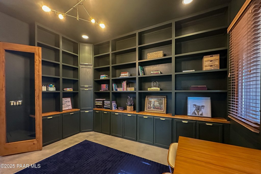 Prescott, Arizona, 86305, United States, 3 Bedrooms Bedrooms, ,3 BathroomsBathrooms,Residential,Forsale,2004520