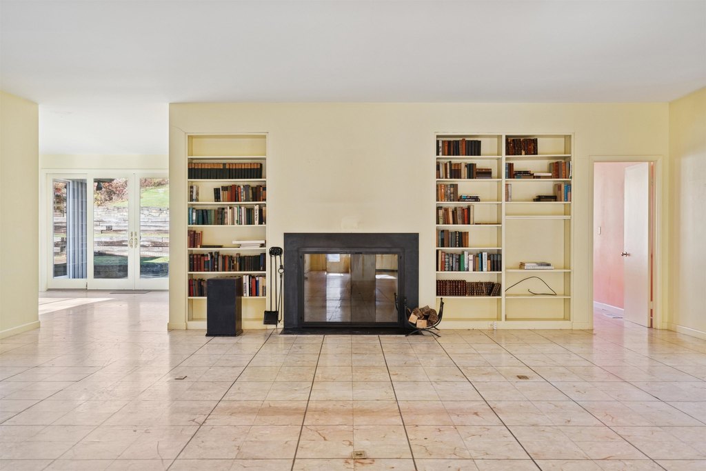 Woodstock, Vermont, 05091, United States, 2 Bedrooms Bedrooms, ,3.5 BathroomsBathrooms,Residential,Forsale,1999507