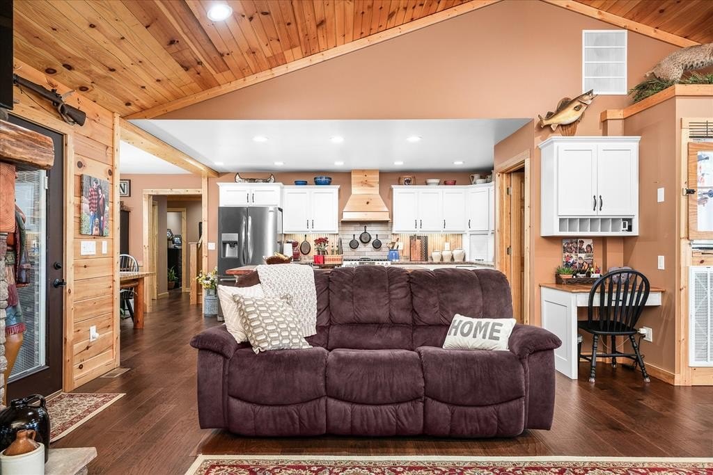 Celina, Tennessee, 38551, United States, 4 Bedrooms Bedrooms, ,2.5 BathroomsBathrooms,Residential,Forsale,1886012