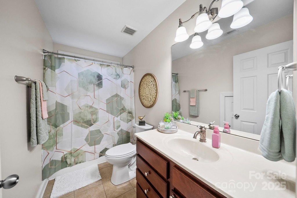 Cramerton, North Carolina, 28032, United States, 3 Bedrooms Bedrooms, ,3.5 BathroomsBathrooms,Residential,Forsale,2007724