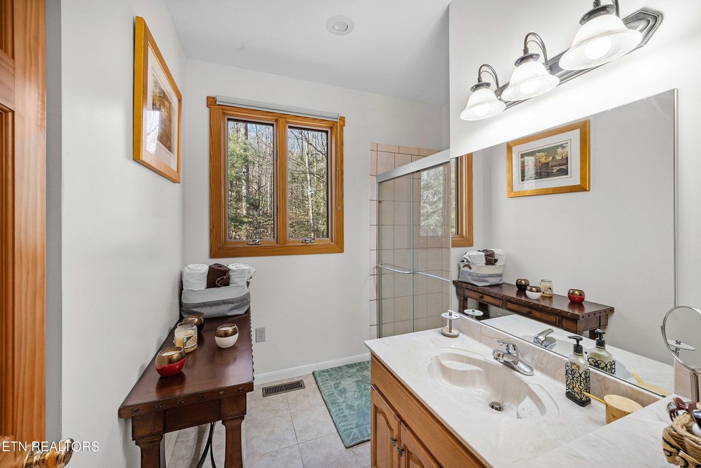 Cosby, Tennessee, 37722, United States, 2 Bedrooms Bedrooms, ,3 BathroomsBathrooms,Residential,Forsale,1999440