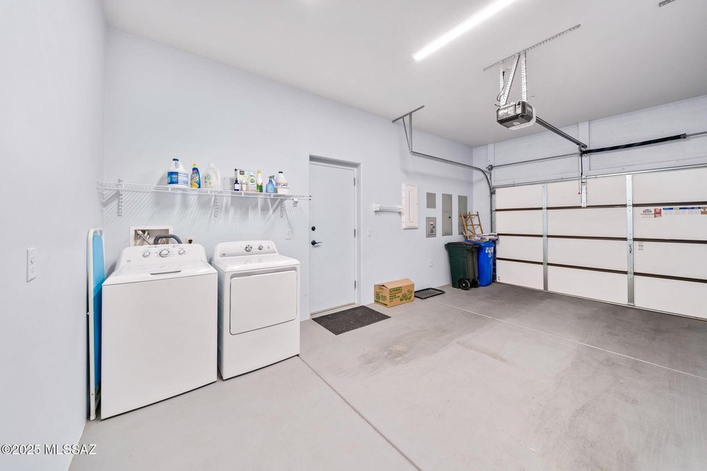 Tucson, Arizona, 85745, United States, 2 Bedrooms Bedrooms, ,2 BathroomsBathrooms,Residential,Forsale,2004419