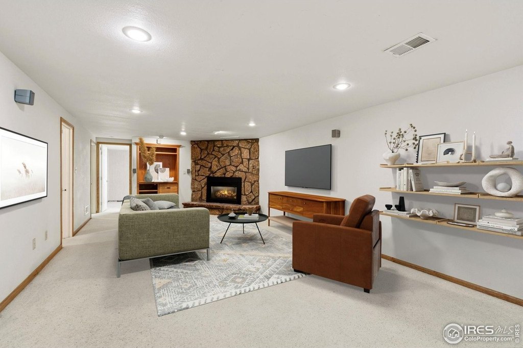 Loveland, Colorado, 80538, United States, 5 Bedrooms Bedrooms, ,2 BathroomsBathrooms,Residential,Forsale,2004289