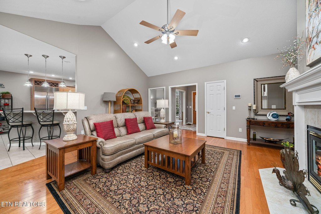 Crossville, Tennessee, 38558, United States, 4 Bedrooms Bedrooms, ,2.5 BathroomsBathrooms,Residential,Forsale,1996605