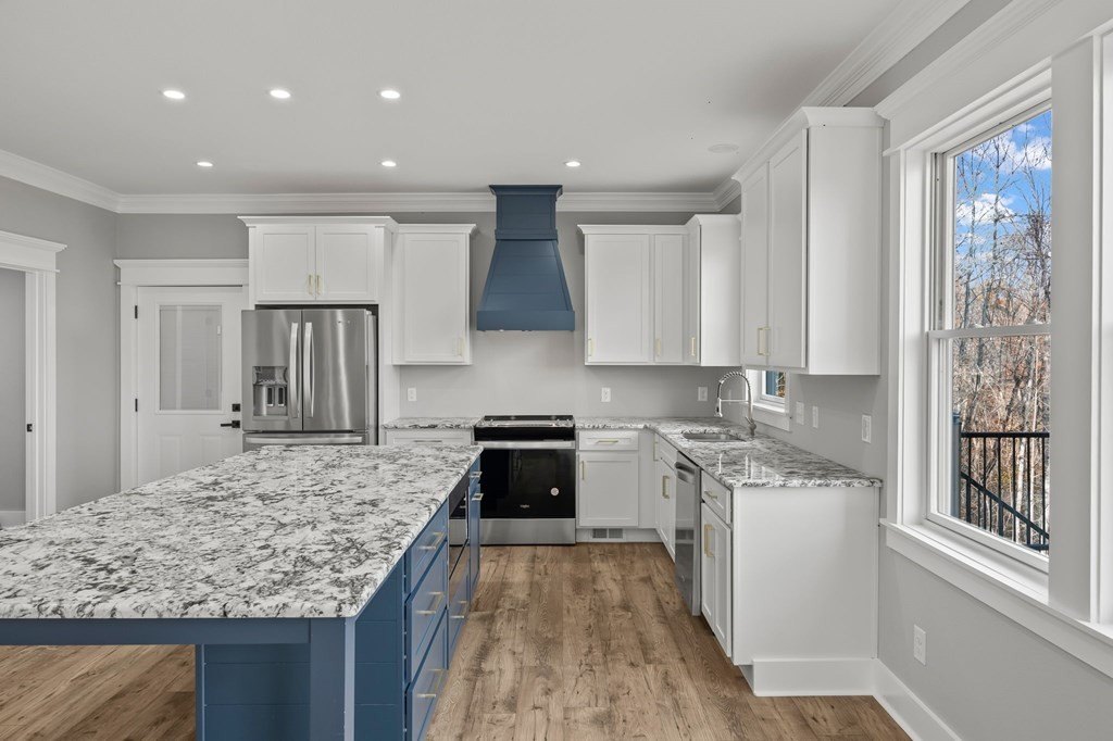 Byrdstown, Tennessee, 38549, United States, 5 Bedrooms Bedrooms, ,4.5 BathroomsBathrooms,Residential,Forsale,1996615