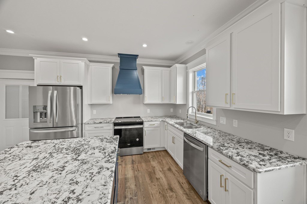 Byrdstown, Tennessee, 38549, United States, 5 Bedrooms Bedrooms, ,4.5 BathroomsBathrooms,Residential,Forsale,1996615