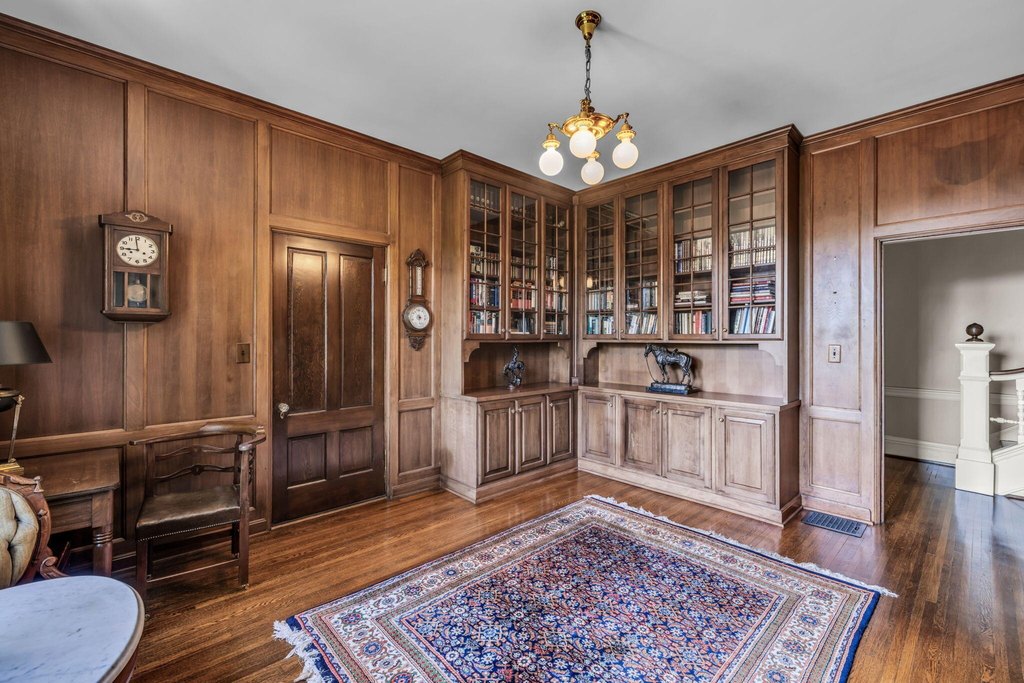 Chattanooga, Tennessee, 37404, United States, 5 Bedrooms Bedrooms, ,4 BathroomsBathrooms,Residential,Forsale,1963589