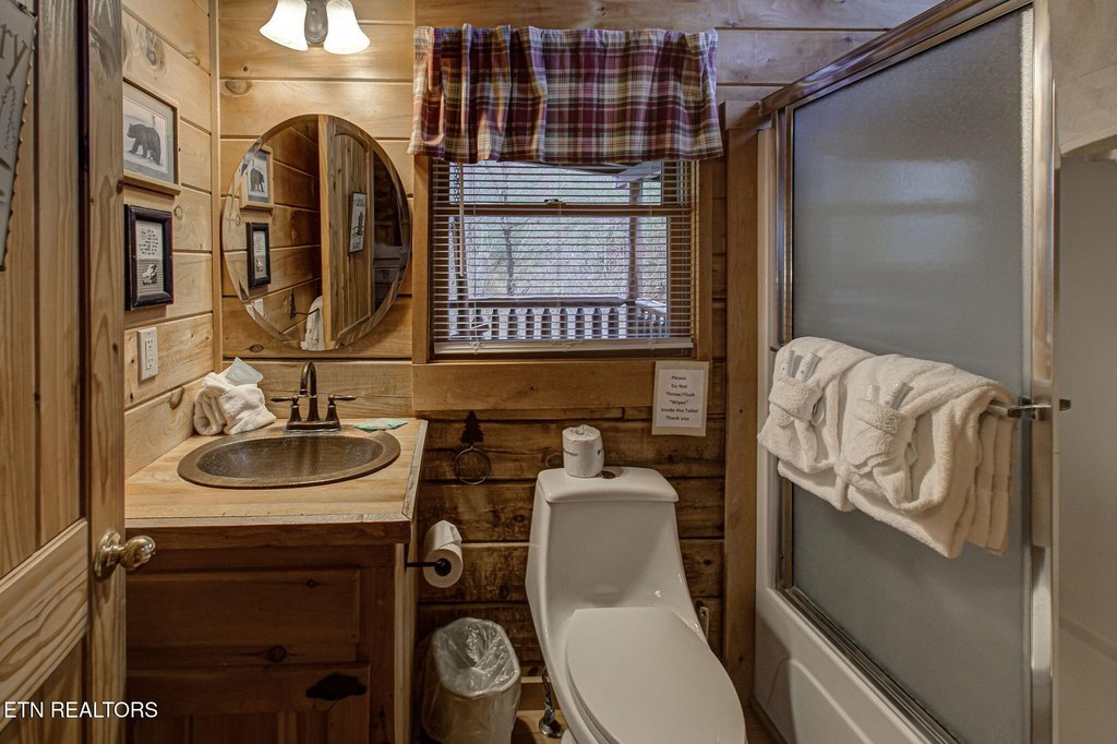 Sevierville, Tennessee, 37862, United States, 1 Bedroom Bedrooms, ,3 BathroomsBathrooms,Residential,Forsale,2012717