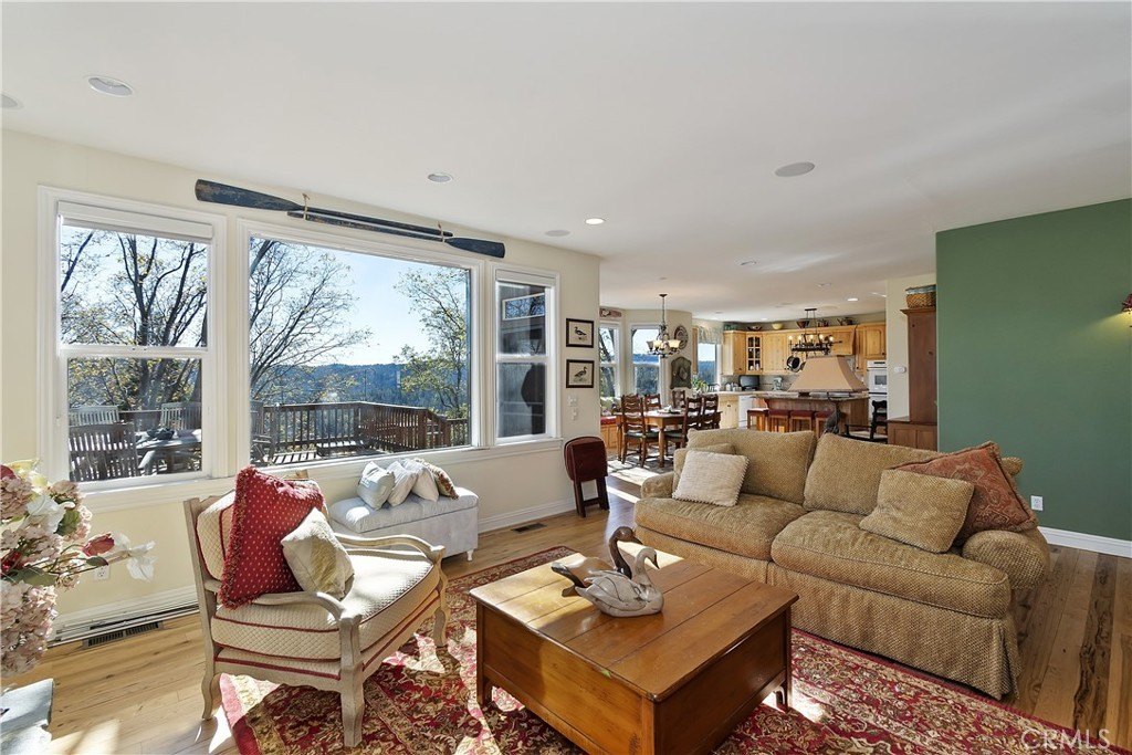 Lake Arrowhead, California, 92352, United States, 3 Bedrooms Bedrooms, ,2.5 BathroomsBathrooms,Residential,Forsale,2000297