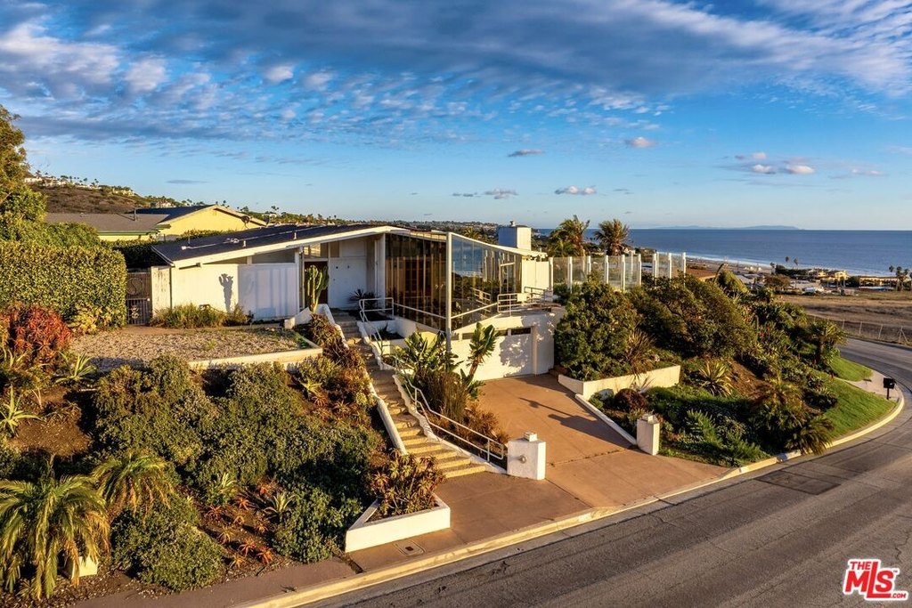 Malibu, California, 90265, United States, 4 Bedrooms Bedrooms, ,4 BathroomsBathrooms,Residential,Forsale,2009612