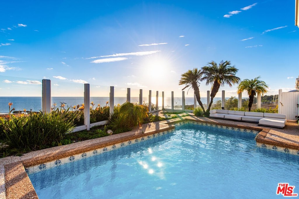 Malibu, California, 90265, United States, 4 Bedrooms Bedrooms, ,4 BathroomsBathrooms,Residential,Forsale,2009612