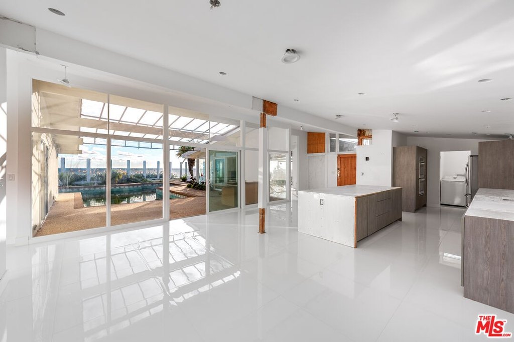 Malibu, California, 90265, United States, 4 Bedrooms Bedrooms, ,4 BathroomsBathrooms,Residential,Forsale,2009612