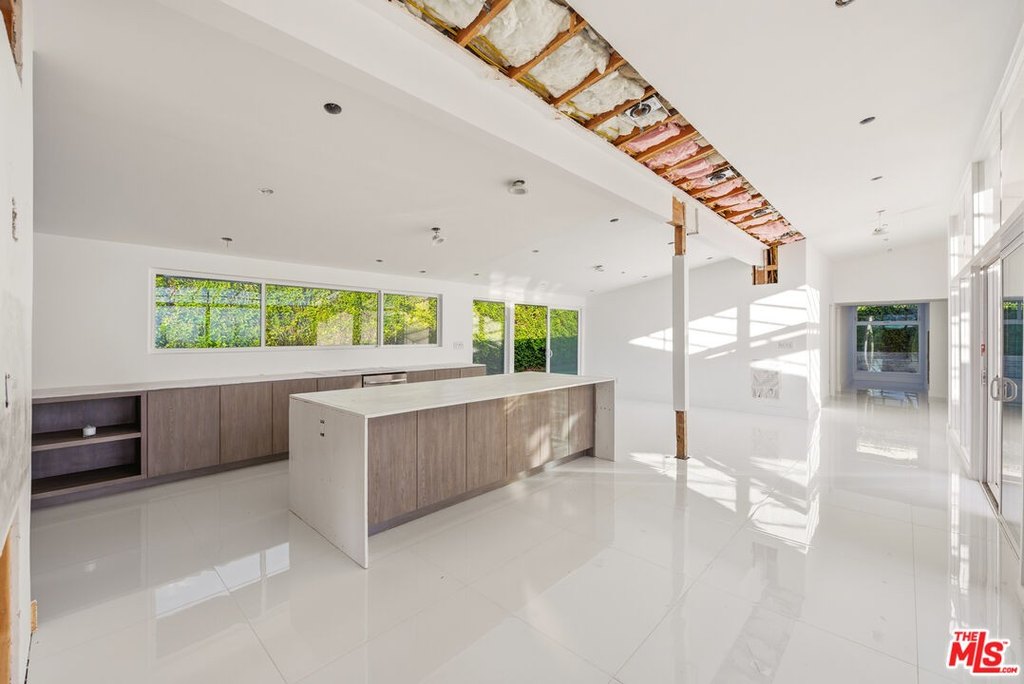 Malibu, California, 90265, United States, 4 Bedrooms Bedrooms, ,4 BathroomsBathrooms,Residential,Forsale,2009612