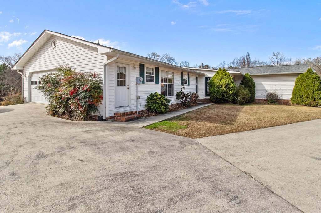 Dayton, Tennessee, 37321, United States, 3 Bedrooms Bedrooms, ,3.5 BathroomsBathrooms,Residential,Forsale,2009591