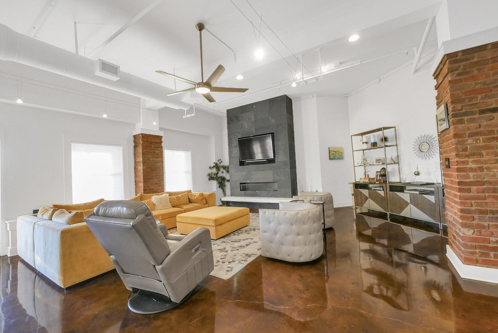 Chattanooga, Tennessee, 37402, United States, 2 Bedrooms Bedrooms, ,2 BathroomsBathrooms,Residential,Forsale,2004676