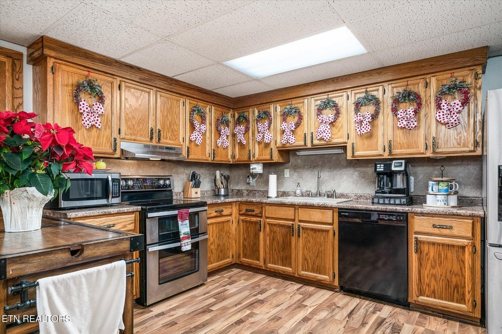 Jamestown, Tennessee, 38556, United States, 3 Bedrooms Bedrooms, ,4 BathroomsBathrooms,Residential,Forsale,1885998