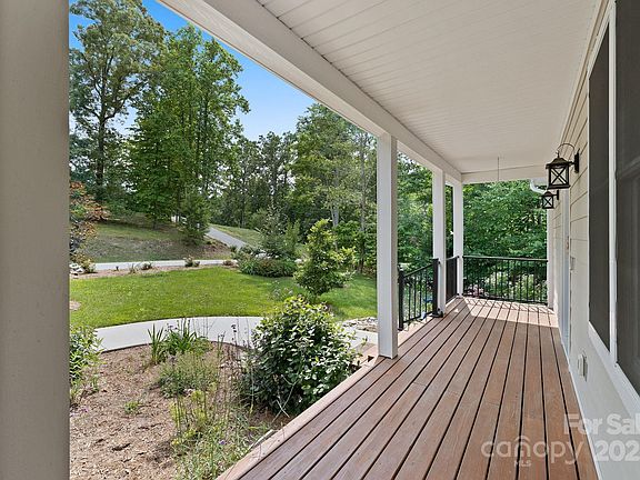 Flat Rock, North Carolina, 28731, United States, 3 Bedrooms Bedrooms, ,3 BathroomsBathrooms,Residential,Forsale,2004304