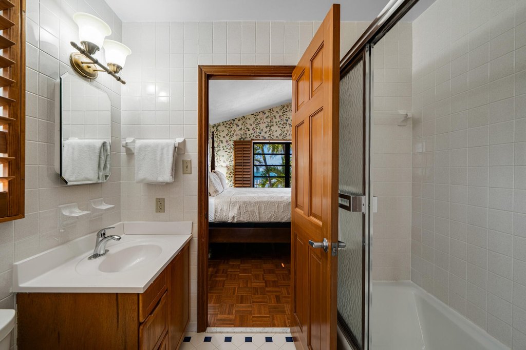 Marathon, Florida, 33050, United States, 3 Bedrooms Bedrooms, ,2.5 BathroomsBathrooms,Residential,Forsale,2011131