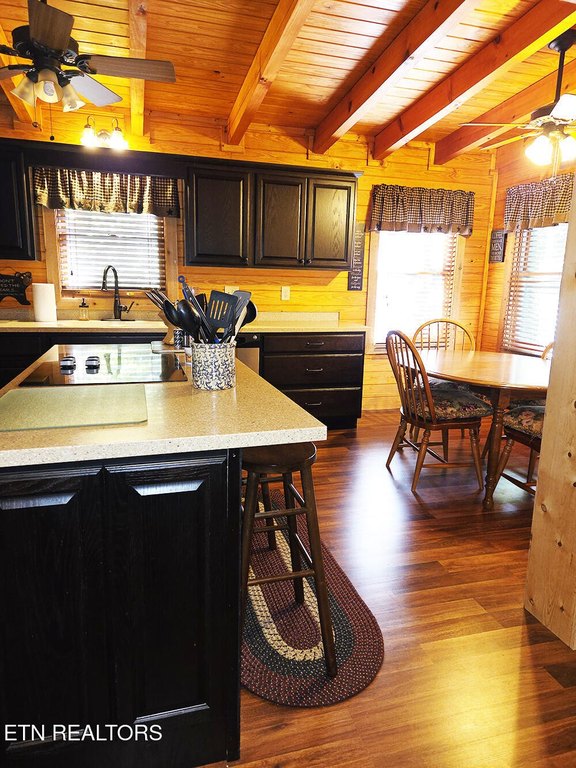 Sevierville, Tennessee, 37876, United States, 1 Bedroom Bedrooms, ,3 BathroomsBathrooms,Residential,Forsale,2012715