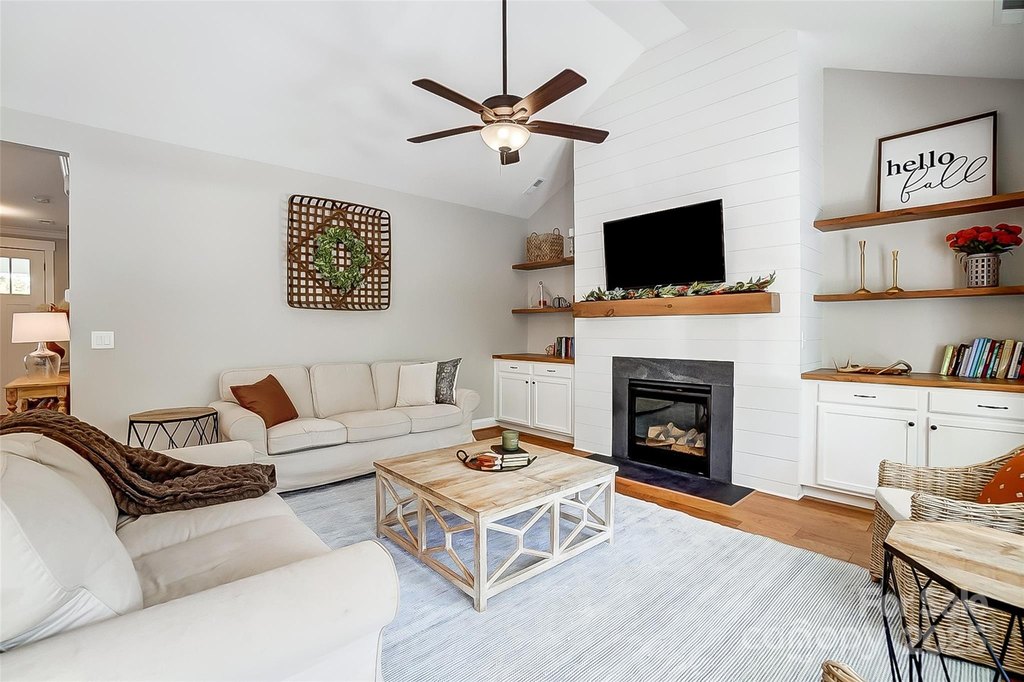 Belmont, North Carolina, 28012, United States, 3 Bedrooms Bedrooms, ,2.5 BathroomsBathrooms,Residential,Forsale,2007726