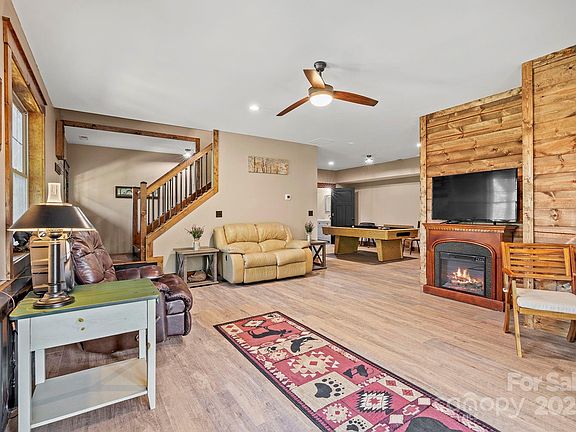 Leicester, North Carolina, 28748, United States, 3 Bedrooms Bedrooms, ,2 BathroomsBathrooms,Residential,Forsale,2004307