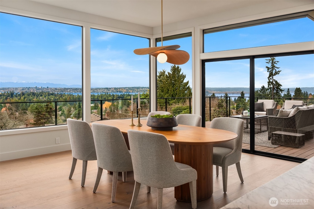 Clyde Hill, Washington, 98004, United States, 5 Bedrooms Bedrooms, ,4 BathroomsBathrooms,Residential,Forsale,2004453