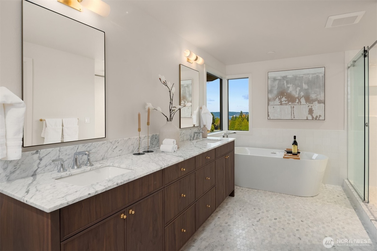 Clyde Hill, Washington, 98004, United States, 5 Bedrooms Bedrooms, ,4 BathroomsBathrooms,Residential,Forsale,2004453