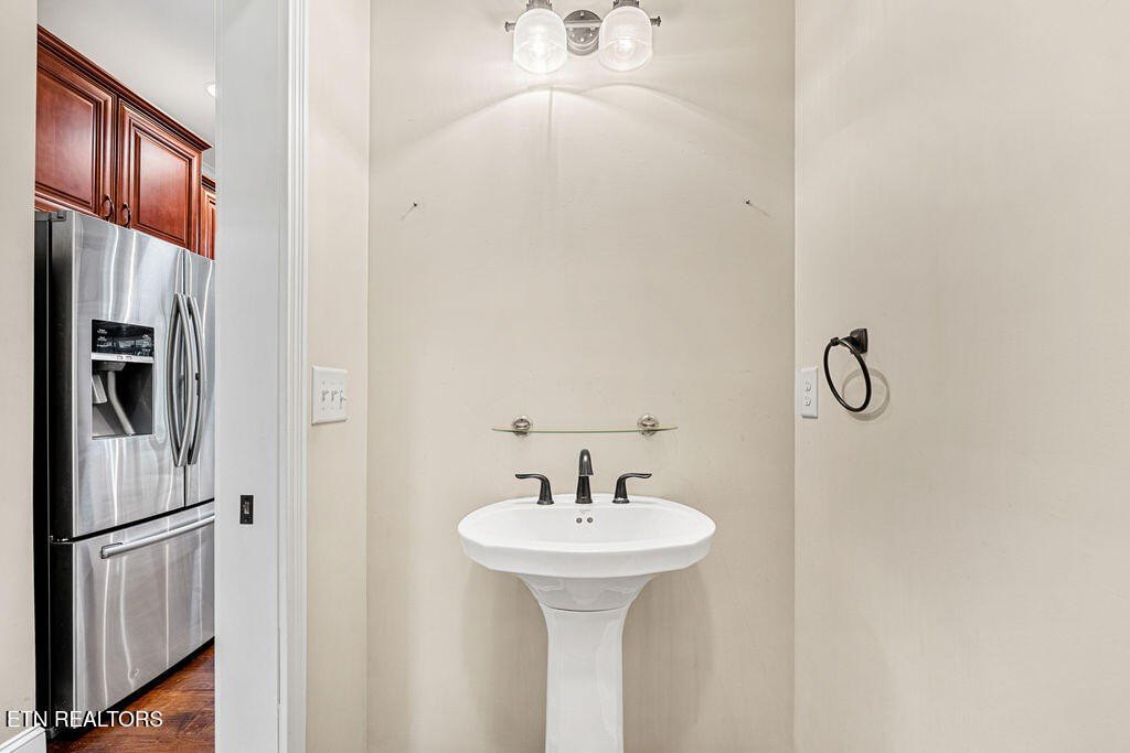 Loudon, Tennessee, 37774, United States, 3 Bedrooms Bedrooms, ,3.5 BathroomsBathrooms,Residential,Forsale,1960210