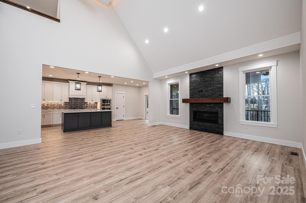 Hickory, North Carolina, 28601, United States, 4 Bedrooms Bedrooms, ,3 BathroomsBathrooms,Residential,Forsale,2007717