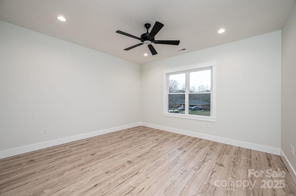 Hickory, North Carolina, 28601, United States, 4 Bedrooms Bedrooms, ,3 BathroomsBathrooms,Residential,Forsale,2007717