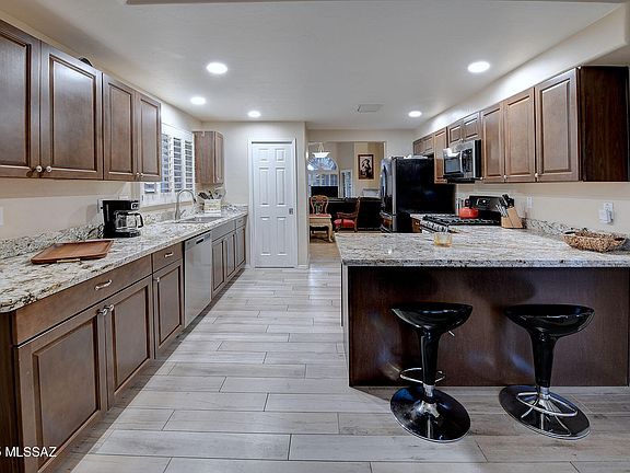Tucson, Arizona, 85737, United States, 5 Bedrooms Bedrooms, ,3 BathroomsBathrooms,Residential,Forsale,2004435