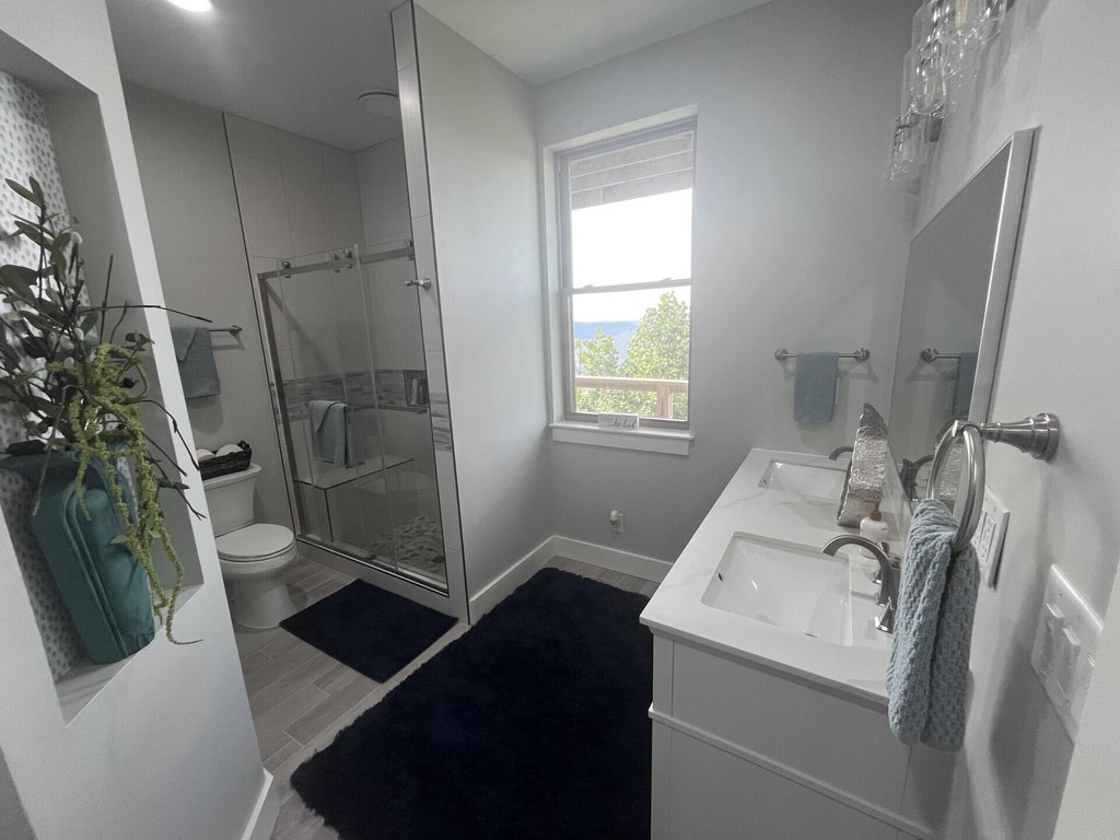 Jasper, Tennessee, 37347, United States, 4 Bedrooms Bedrooms, ,4 BathroomsBathrooms,Residential,Forsale,1963565