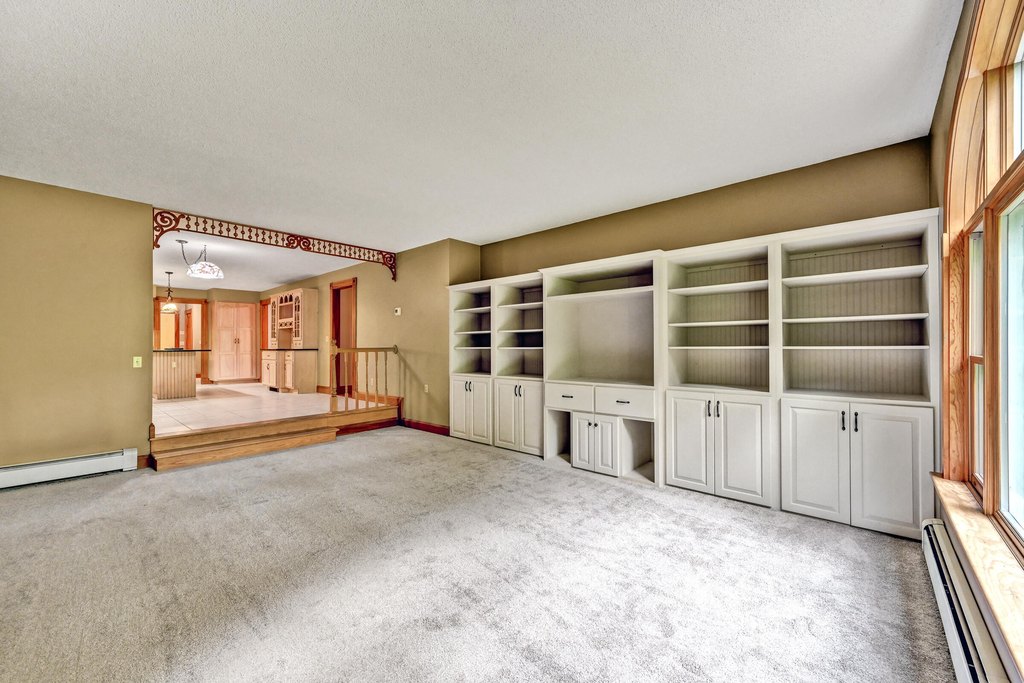 Wayne, Maine, 04284, United States, 4 Bedrooms Bedrooms, ,3 BathroomsBathrooms,Residential,Forsale,2004722