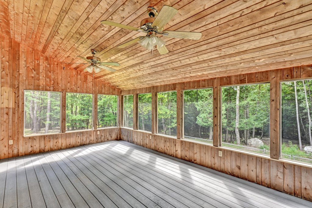 Wayne, Maine, 04284, United States, 4 Bedrooms Bedrooms, ,3 BathroomsBathrooms,Residential,Forsale,2004722