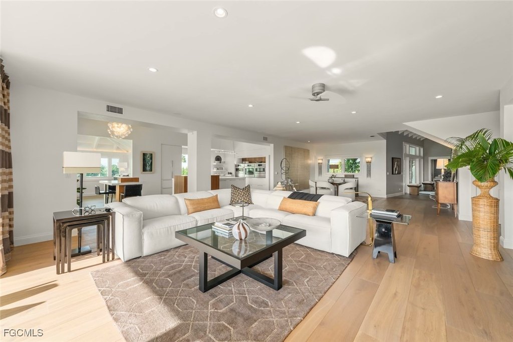 Sanibel, Florida, 33957, United States, 5 Bedrooms Bedrooms, ,4.5 BathroomsBathrooms,Residential,Forsale,2004795