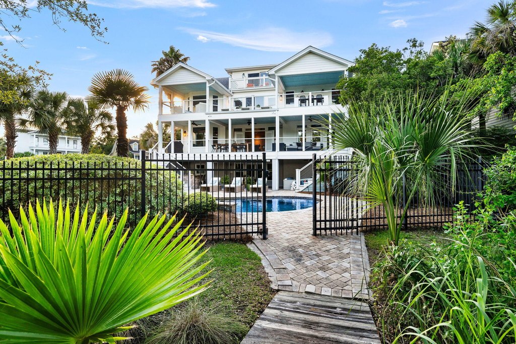 Charleston, South Carolina, 29414, United States, 8 Bedrooms Bedrooms, ,5.5 BathroomsBathrooms,Residential,Forsale,2007731