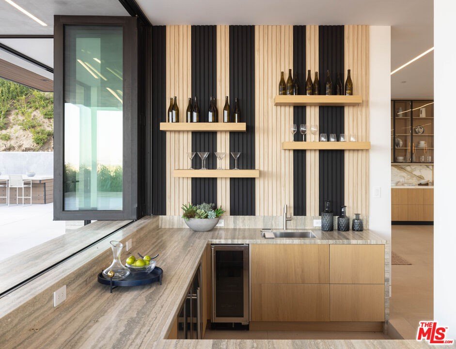 Malibu, California, 90265, United States, 5 Bedrooms Bedrooms, ,7.5 BathroomsBathrooms,Residential,Forsale,2001428