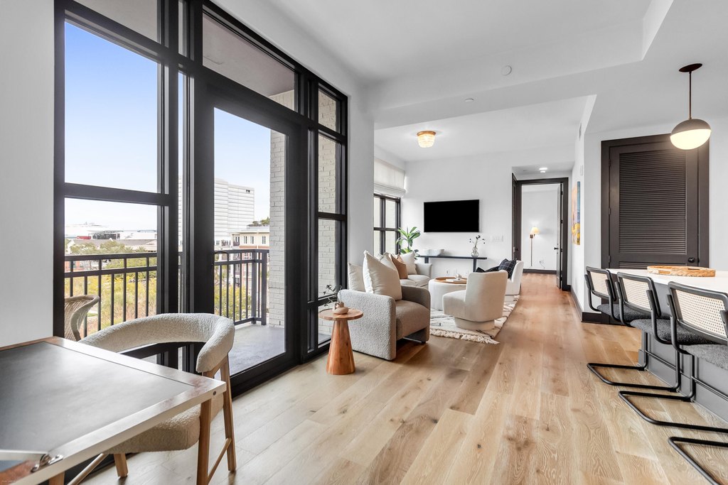 Charleston, South Carolina, 29401, United States, 2 Bedrooms Bedrooms, ,2 BathroomsBathrooms,Residential,Forsale,2007728