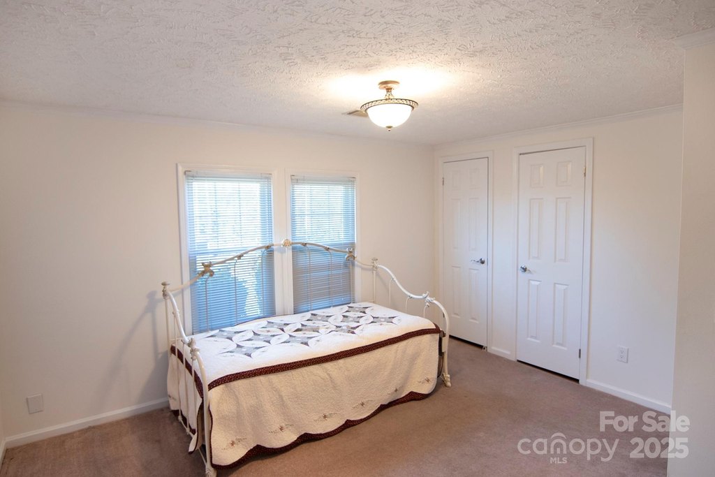 Hendersonville, North Carolina, 28792, United States, 3 Bedrooms Bedrooms, ,3 BathroomsBathrooms,Residential,Forsale,1960261