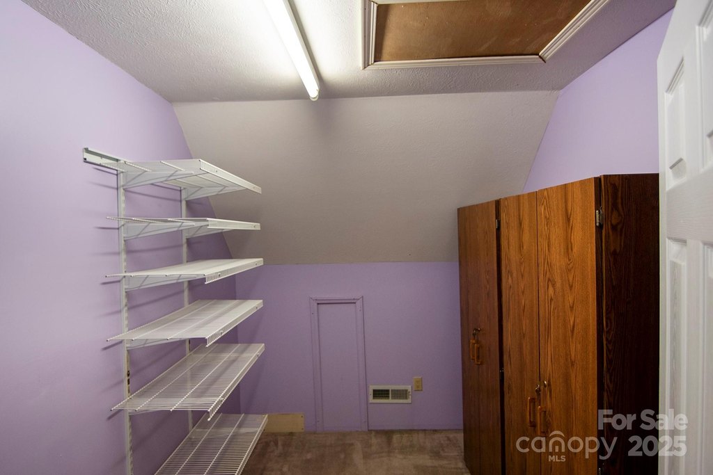 Hendersonville, North Carolina, 28792, United States, 3 Bedrooms Bedrooms, ,3 BathroomsBathrooms,Residential,Forsale,1960261