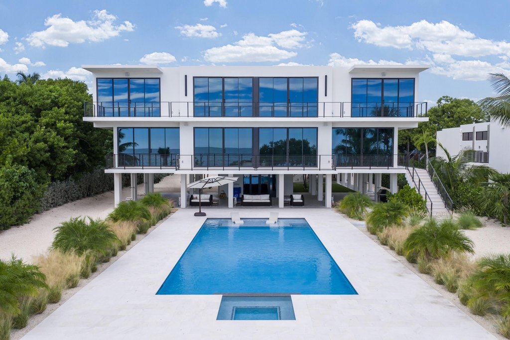 ISLAMORADA, Florida, 33036, United States, 5 Bedrooms Bedrooms, ,5.5 BathroomsBathrooms,Residential,Forsale,2011125