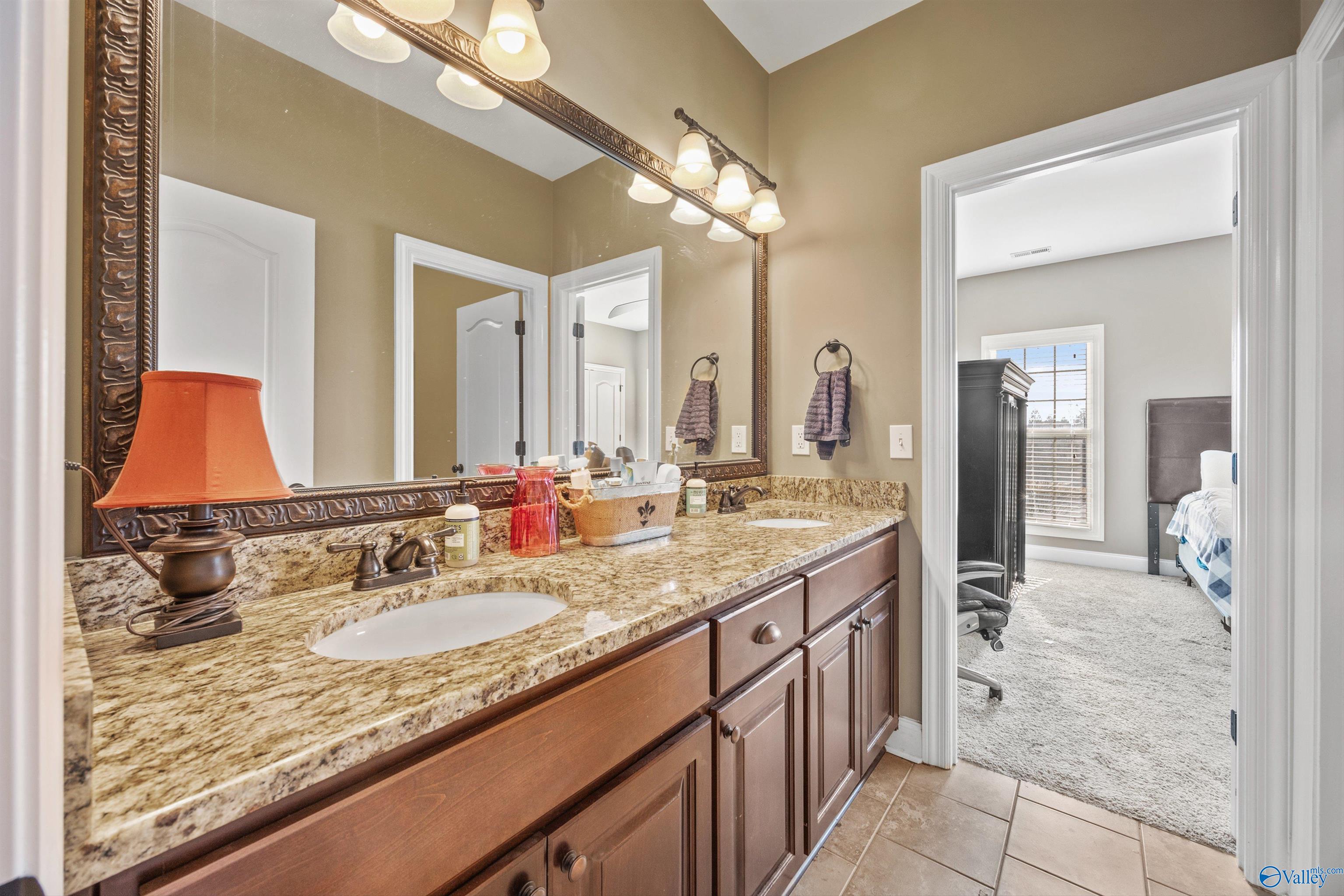 Owens Cross Roads, Alabama, 35763, United States, 5 Bedrooms Bedrooms, ,3.5 BathroomsBathrooms,Residential,Forsale,2007708