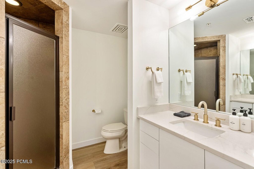 Park City, Utah, 84060, United States, 2 Bedrooms Bedrooms, ,2.5 BathroomsBathrooms,Residential,Forsale,2004734