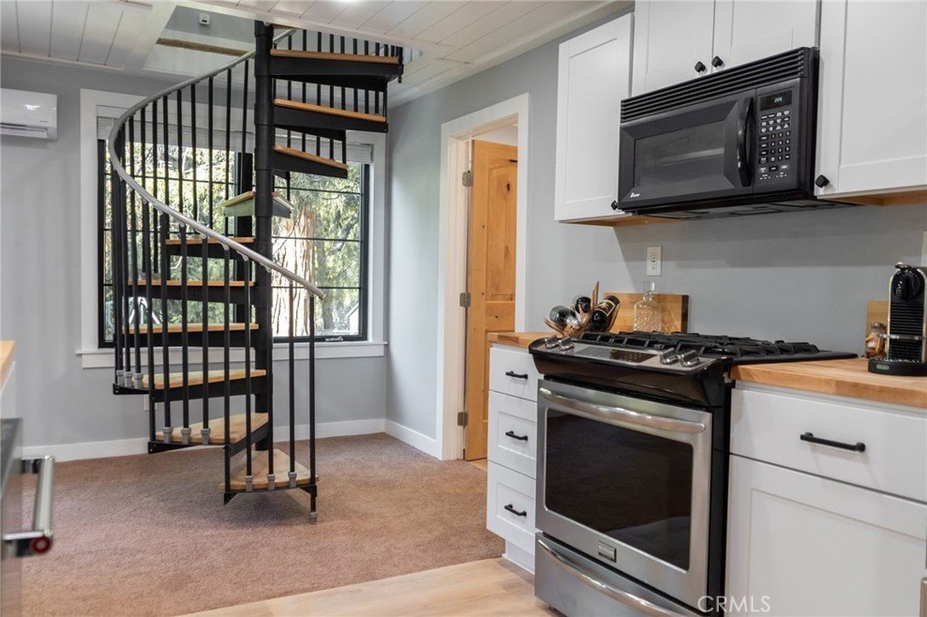 Idyllwild, California, 92549, United States, 3 Bedrooms Bedrooms, ,2 BathroomsBathrooms,Residential,Forsale,2007691