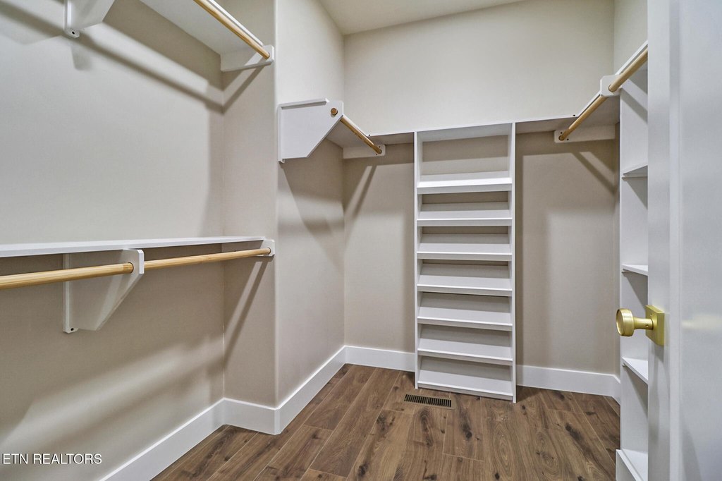 Jamestown, Tennessee, 38556, United States, 3 Bedrooms Bedrooms, ,2 BathroomsBathrooms,Residential,Forsale,2010945