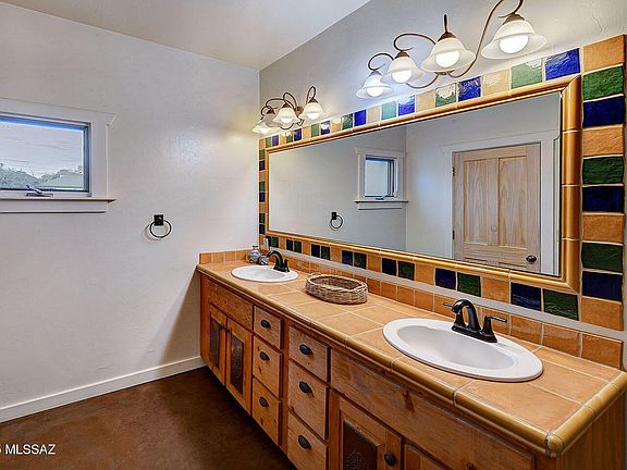 Tucson, Arizona, 85701, United States, 2 Bedrooms Bedrooms, ,3 BathroomsBathrooms,Residential,Forsale,1963517