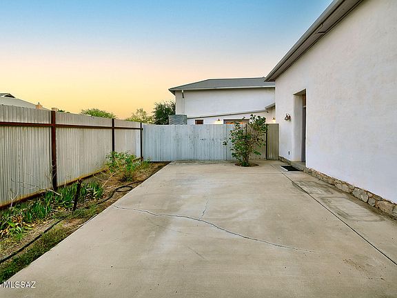 Tucson, Arizona, 85701, United States, 2 Bedrooms Bedrooms, ,3 BathroomsBathrooms,Residential,Forsale,1963517