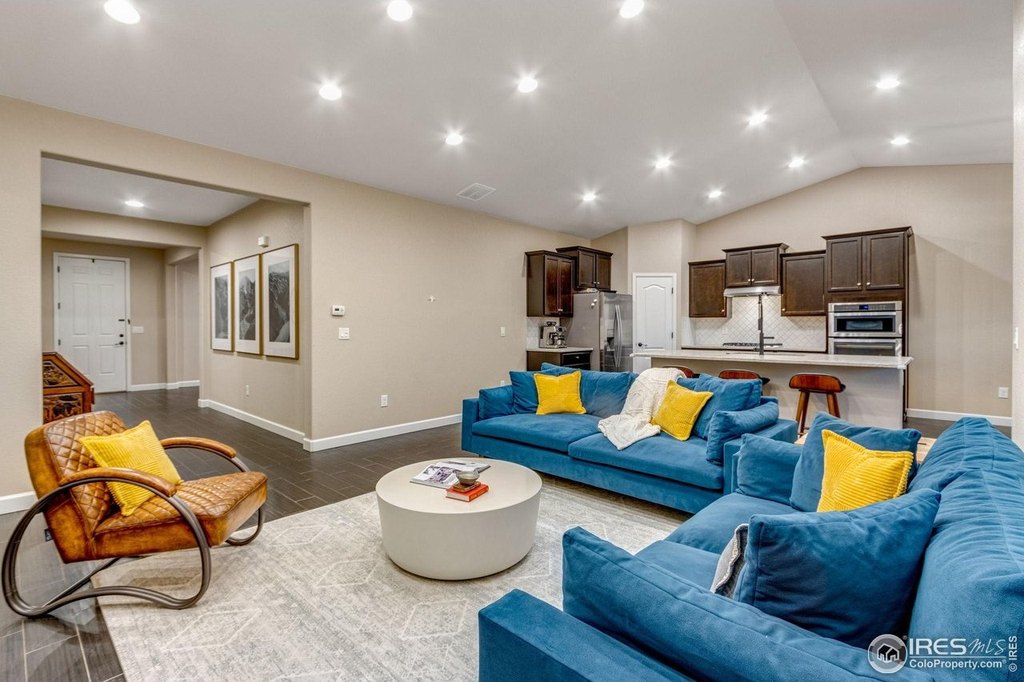 Longmont, Colorado, 80501, United States, 3 Bedrooms Bedrooms, ,2 BathroomsBathrooms,Residential,Forsale,2009201